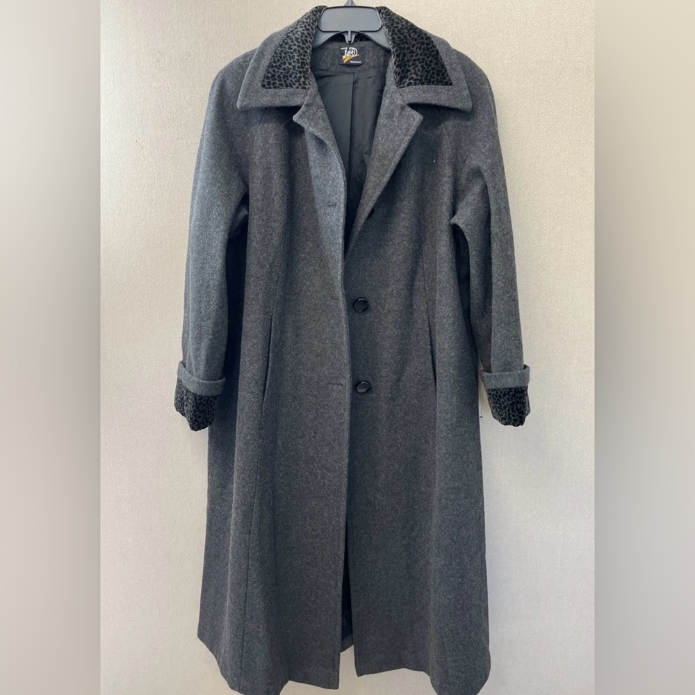 (EUC) Elegant JAD Gray Women's Coat with Leopard Print Collar